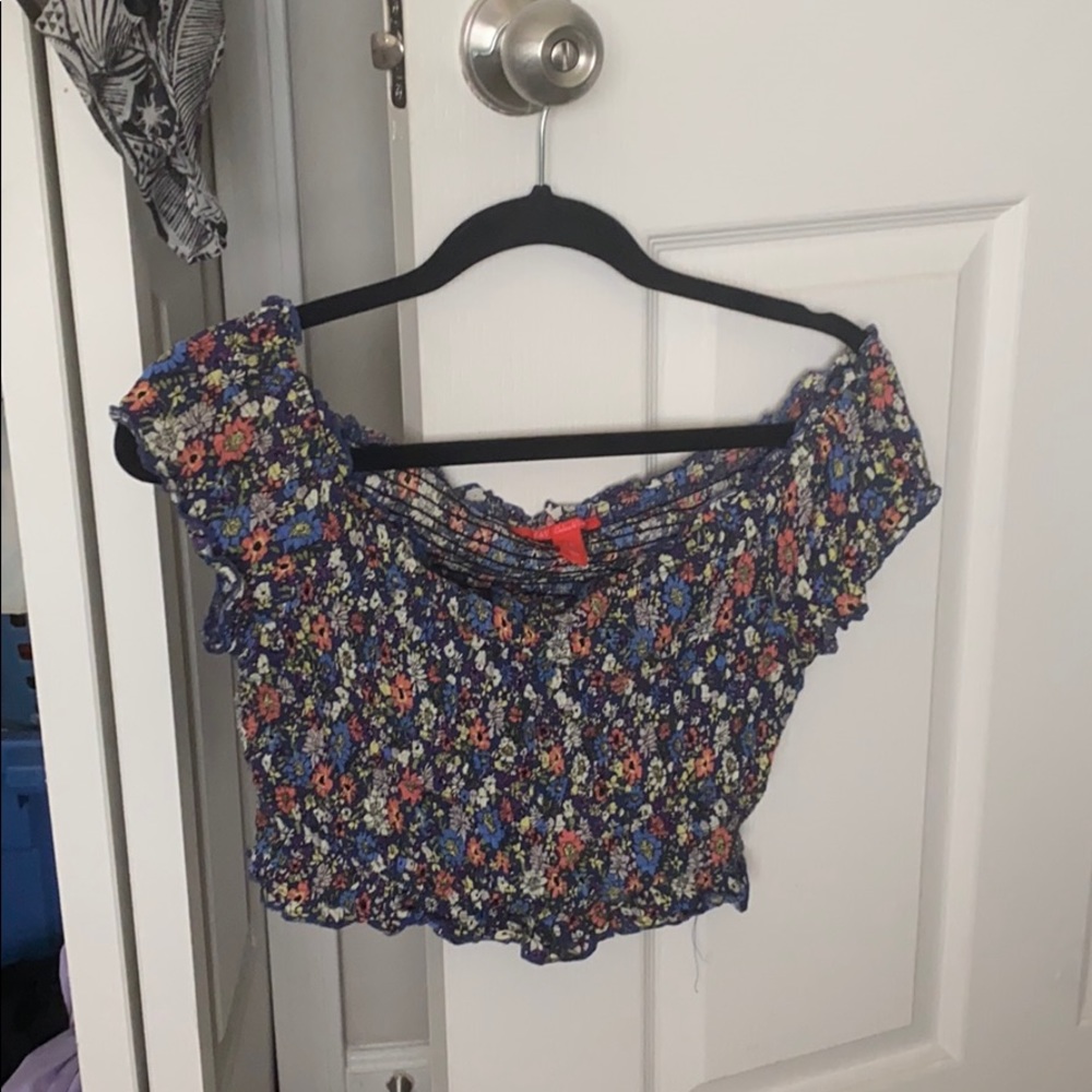 Off the shoulder floral ruched crop top